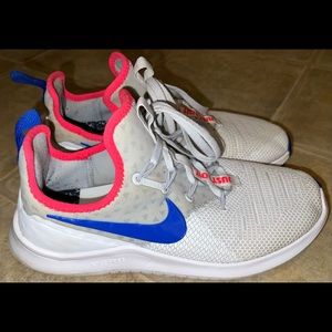 New Women's Nike FREE TR
8 Training Shoes